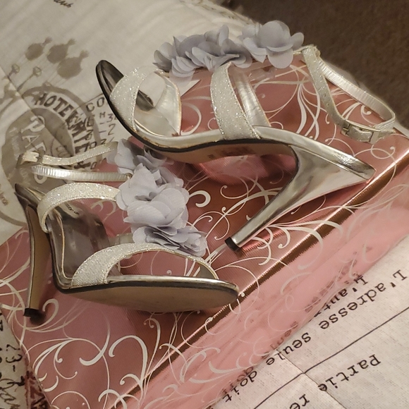 Glittery ankle strap silver heels - Picture 3 of 5